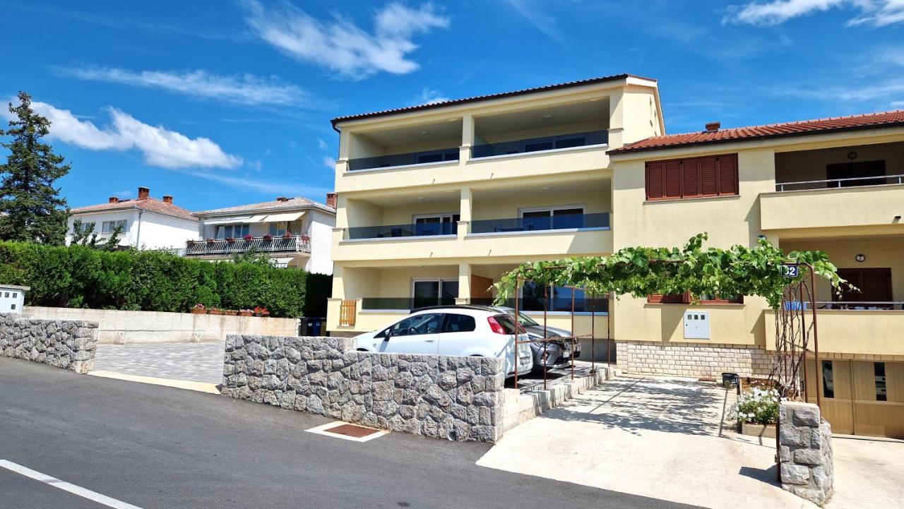 Apartmani Krajinovic Krk Town Eksteriør bilde