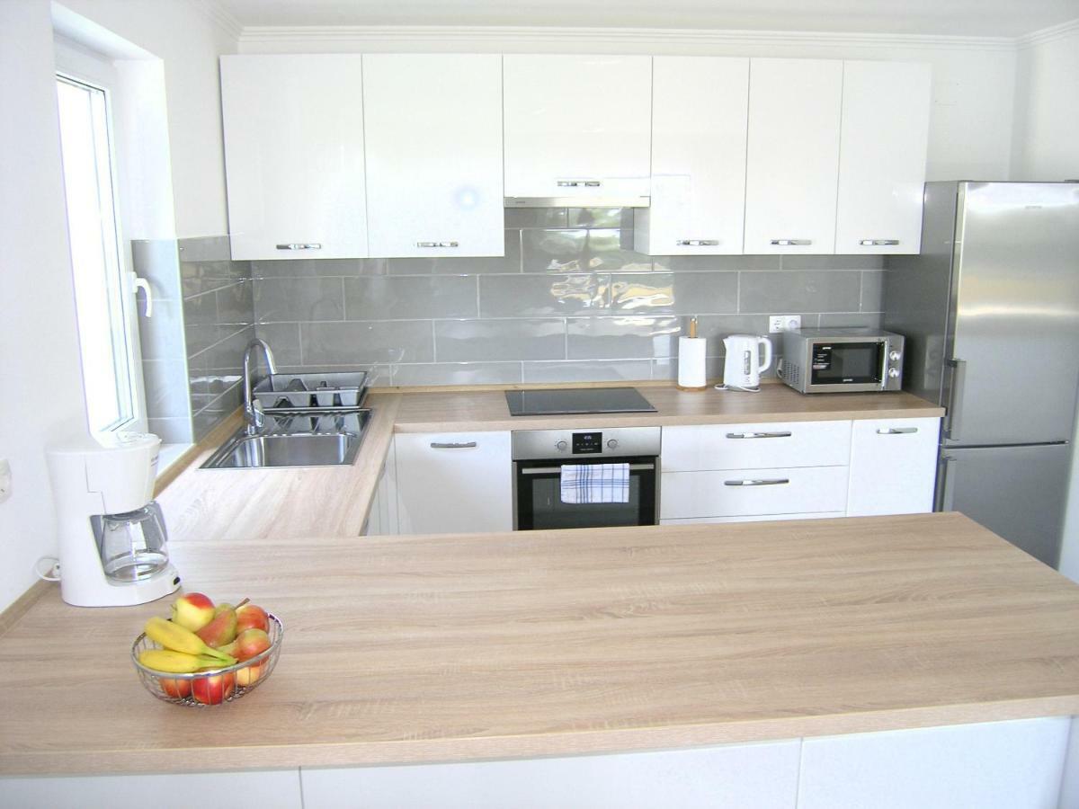 Apartmani Krajinovic Krk Town Eksteriør bilde