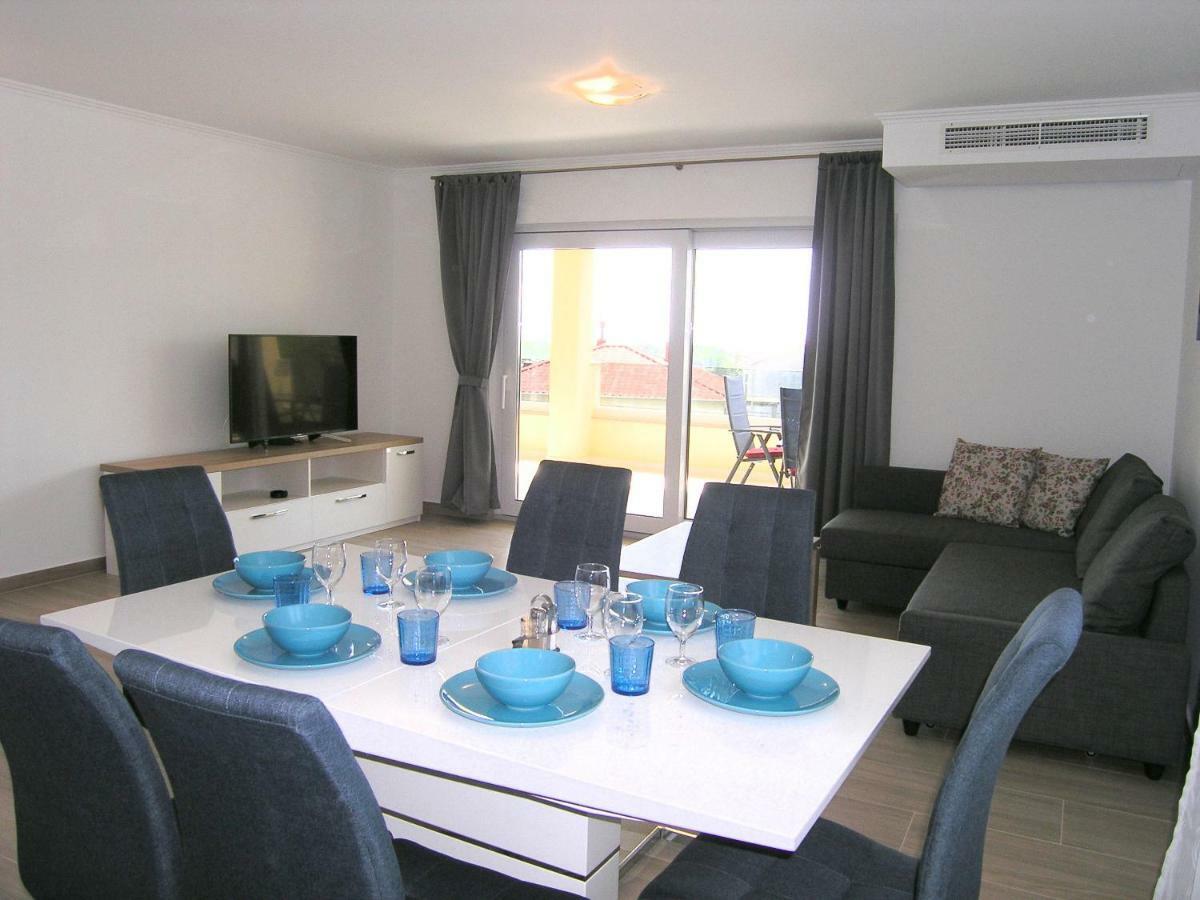 Apartmani Krajinovic Krk Town Eksteriør bilde