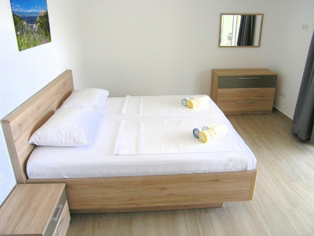 Apartmani Krajinovic Krk Town Eksteriør bilde