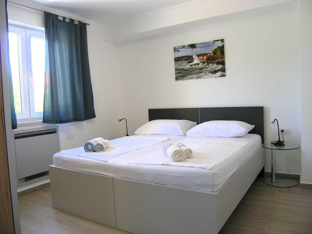 Apartmani Krajinovic Krk Town Eksteriør bilde