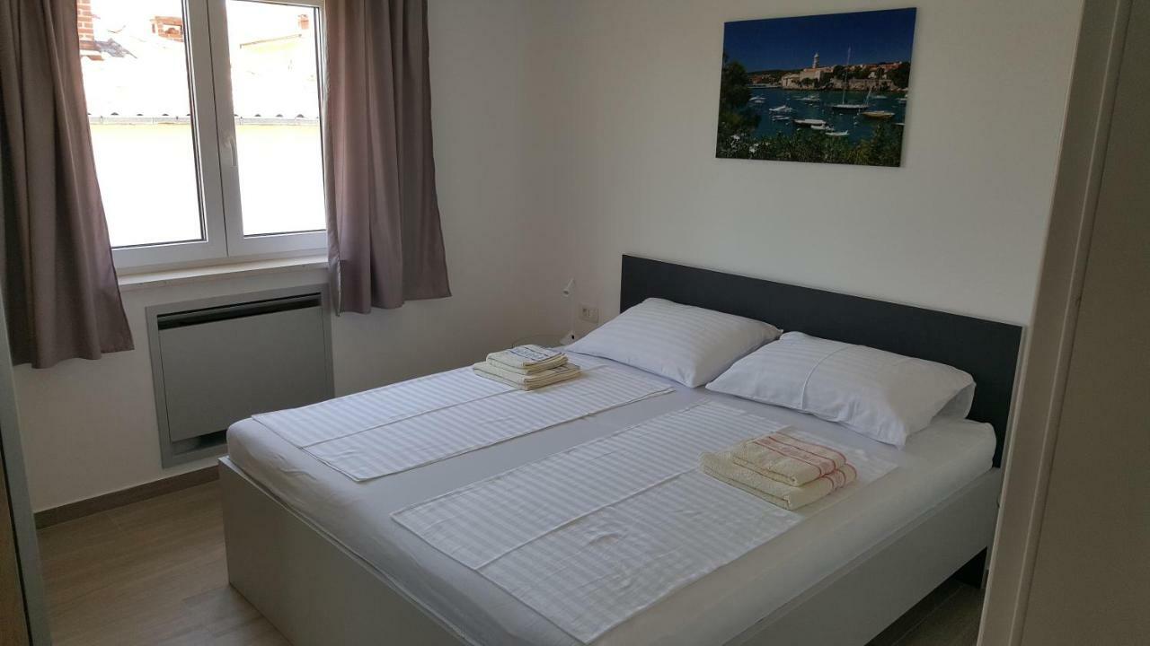 Apartmani Krajinovic Krk Town Eksteriør bilde
